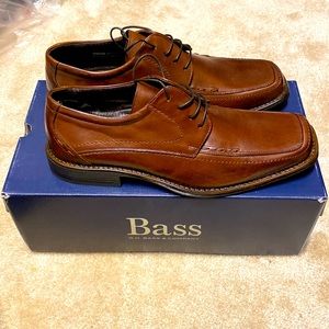 NEW NIB BASS brown Barnett mens tie shoe Size 10